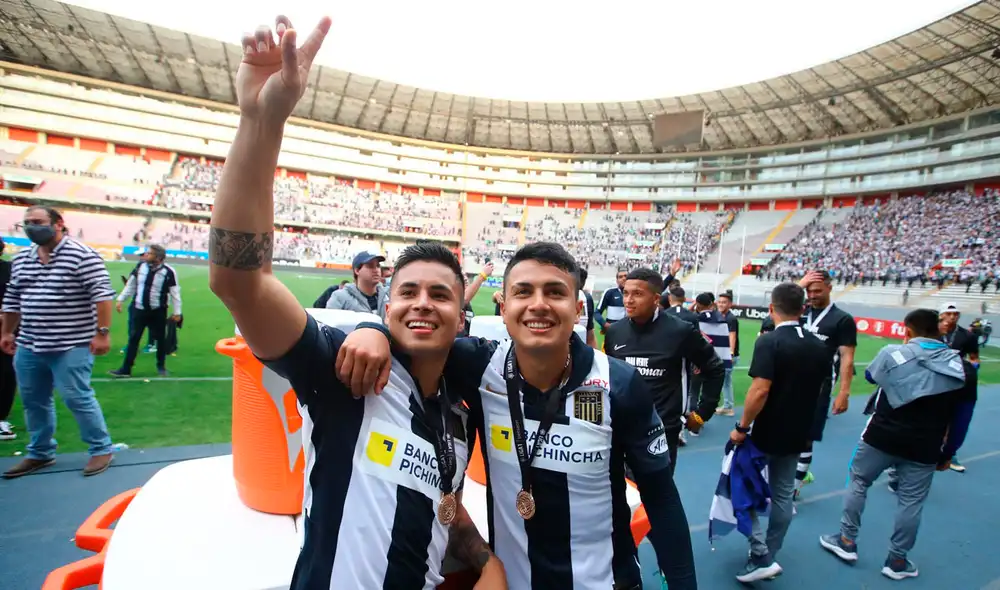 Ricardo Lagos y Jairo Concha celebran su primer título nacional. Foto: Liga de Fútbol Profesional