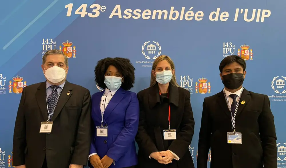 María del Carmen Alva y Wilson Soto (Acción Popular), así como Ernesto Bustamante y Rosangella Barbarán (Fuerza Popular) se encuentran en Madrid, España. Foto: Congreso