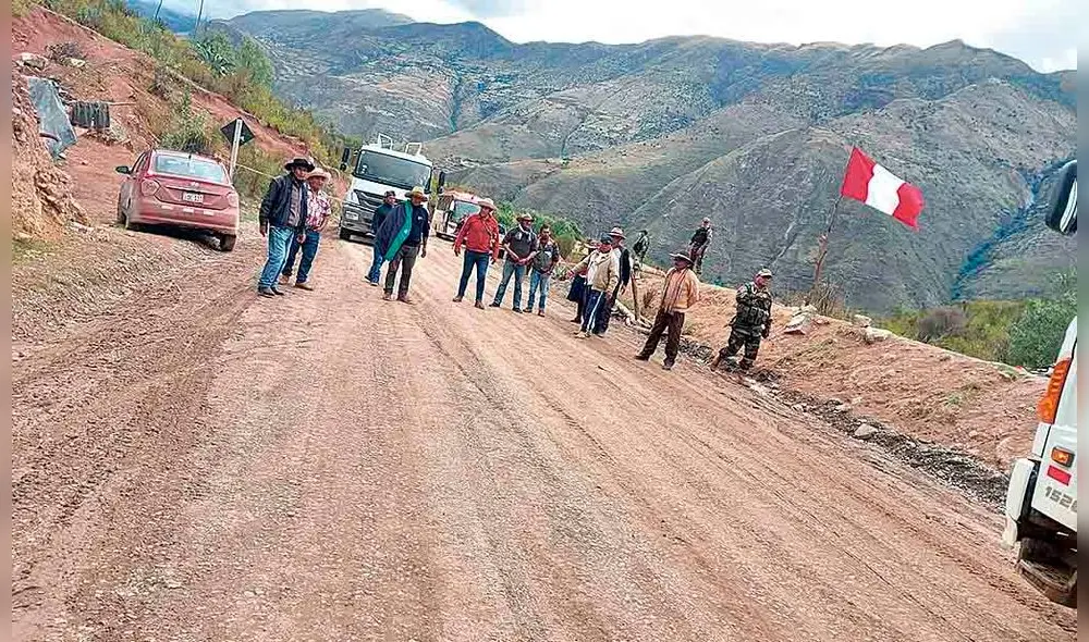 Sin solución. Desde hace diez días corredor está bloqueado.
