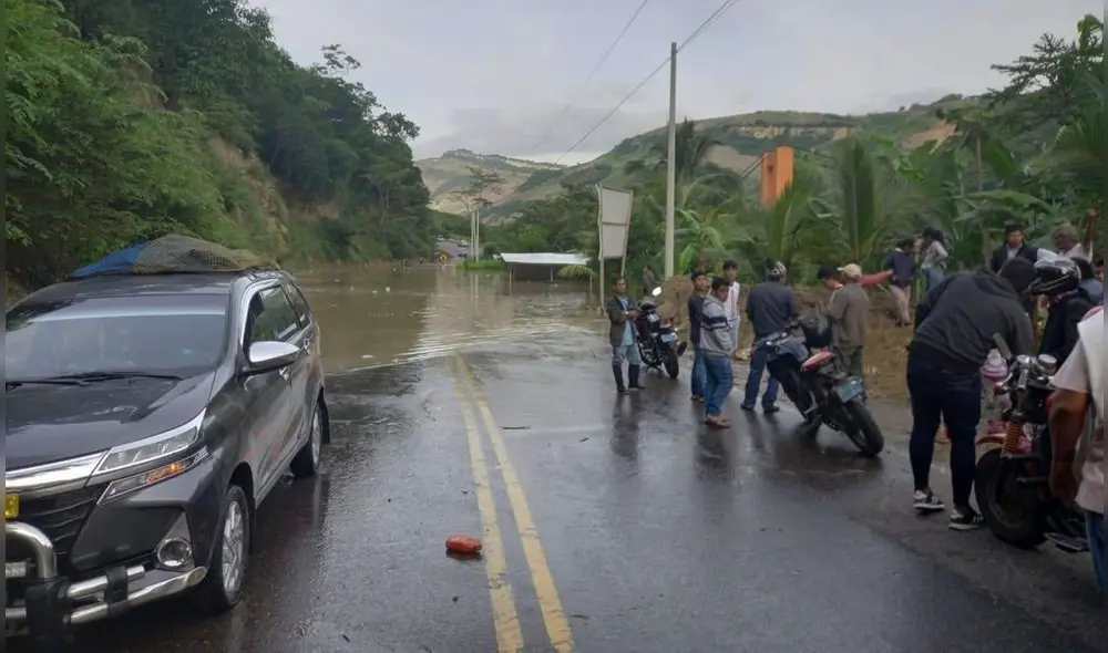 Vehículos no pueden avanzar por este tramo de la carretera. Foto: Cuarto Poder Cumba/Facebook