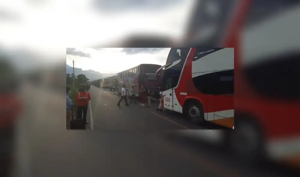 Los pasajeros se encuentran varados desde la medianoche del domingo. Foto: captura transmisión RPP Noticias