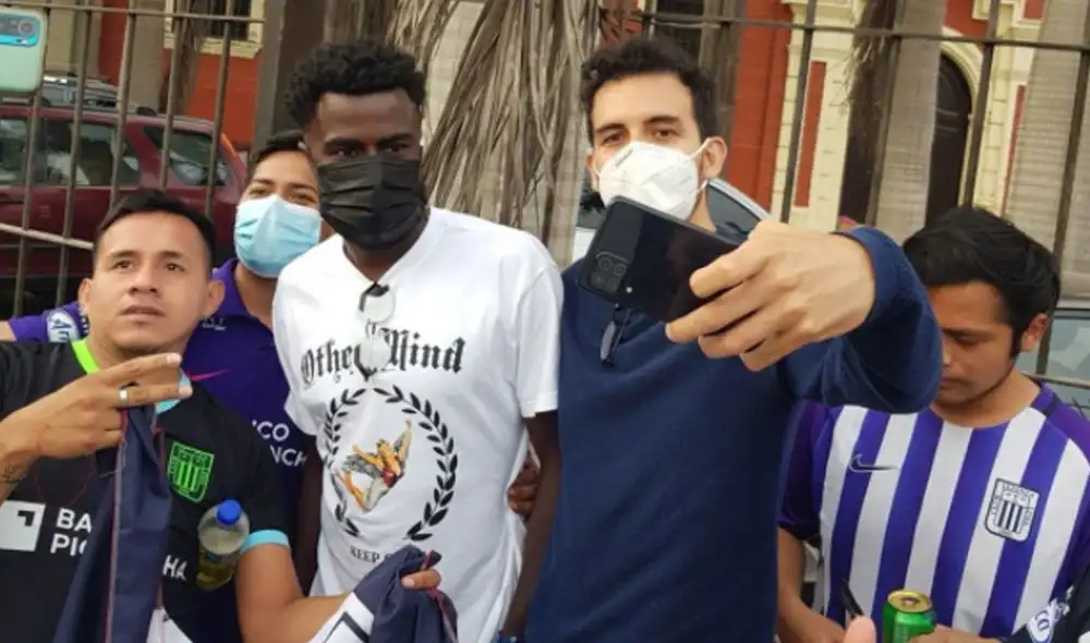 La 'Sombra' jugó por Alianza Lima en 2011 y 2012. Foto: Banda de Odriozola La 'Sombra' jugó por Alianza Lima en 2011 y 2012. Foto: Banda de Odriozola