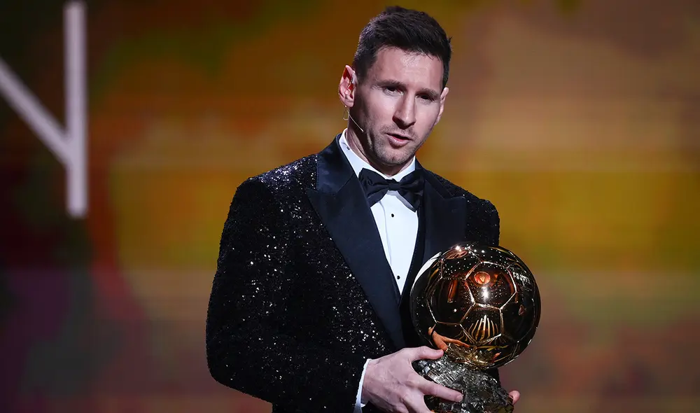 Lionel Messi se quedó con el Balón de Oro 2021 al mejor jugador del año. Foto: AFP Lionel Messi se quedó con el Balón de Oro 2021 al mejor jugador del año. Foto: AFP