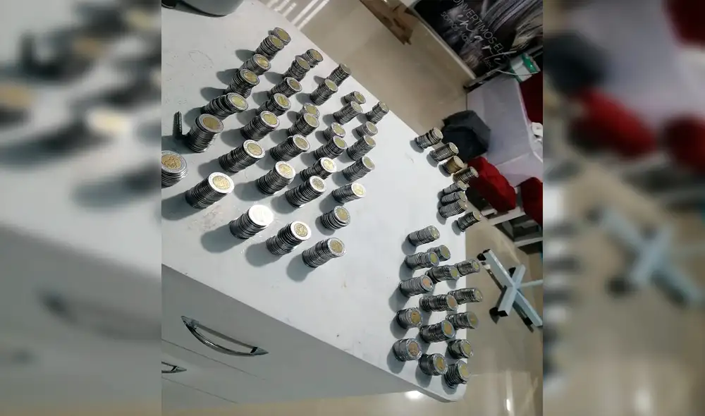 El hombre ahorró durante ocho meses de arduo trabajo cada una de las monedas y le pagó a la mujer que le prestó el dinero. Foto: captura de Facebook El hombre ahorró durante ocho meses de arduo trabajo cada una de las monedas y le pagó a la mujer que le prestó el dinero. Foto: captura de Facebook