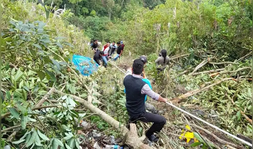 Población de la zona ayudó en las labores de rescate de los fallecidos y heridos, Foto: EBO Noticias. Población de la zona ayudó en las labores de rescate de los fallecidos y heridos, Foto: EBO Noticias.