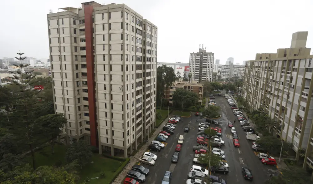 Ante un temblor, las personas deben guardar la calma y evitar bajar por las escaleras o ascensores. Foto: La República Ante un temblor, las personas deben guardar la calma y evitar bajar por las escaleras o ascensores. Foto: La República