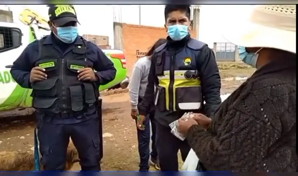 Mujeres agraviadas fueron socorridas por los serenos de Juliaca. Foto: Captura de video/ Municipalidad San Miguel Mujeres agraviadas fueron socorridas por los serenos de Juliaca. Foto: Captura de video/ Municipalidad San Miguel
