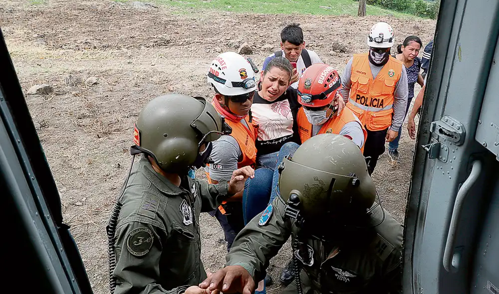 Rescate. Miembros del Ejército trasladaron a los heridos a Bagua, Jaén y Jamalca. Foto: Mindef Rescate. Miembros del Ejército trasladaron a los heridos a Bagua, Jaén y Jamalca. Foto: Mindef