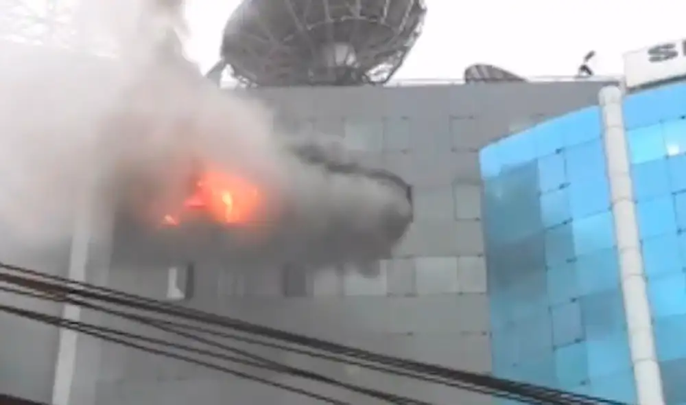 El siniestro ocurrió en el piso 19 del edificio. Foto: captura TV Perú