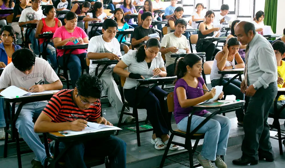 Esta ley alcanza a todos los docentes que, al 30 de noviembre de este año, están cursando algún programa de maestría. Foto: Andina