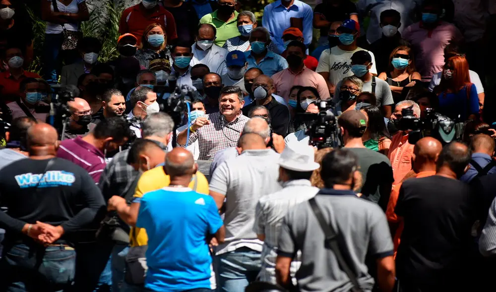 Freddy Superlano (c) repudió la medida tomada por el TSJ en Venezuela. Foto: Centro de Comunicación Nacional Freddy Superlano (c) repudió la medida tomada por el TSJ en Venezuela. Foto: Centro de Comunicación Nacional