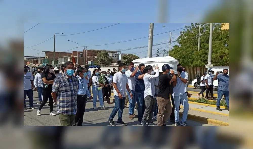 Restos de Danfer León Andrade fueron trasladados a cementerio de Castilla. Foto: Temis Peru Restos de Danfer León Andrade fueron trasladados a cementerio de Castilla. Foto: Temis Peru