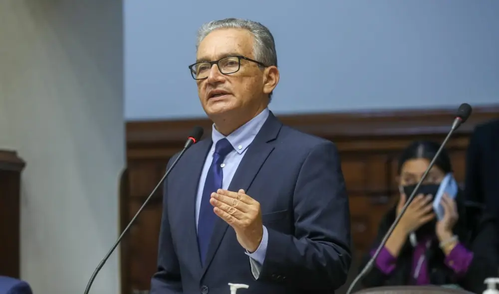 Alejandro Aguinaga, de Fuerza Popular, presiden la Comisión de Fiscalización y Contraloría del Congreso de la República. Foto: Congreso