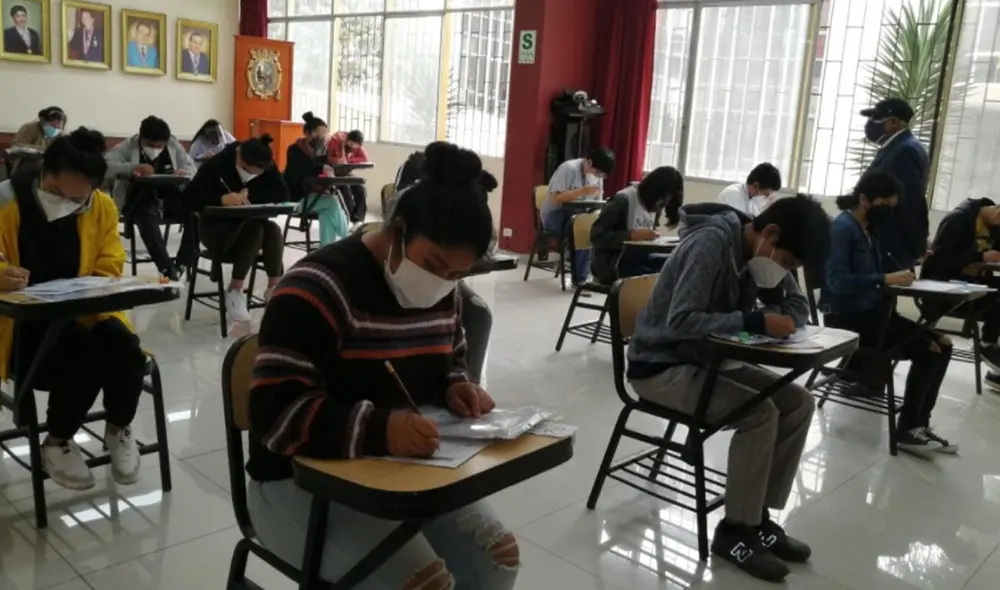 Miles de jóvenes postularon en busca de una vacante en la Decana de América. Foto: UNMSM
