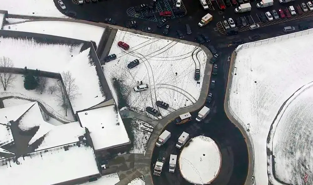 Imagen aérea de la escuela secundaria de Oxford, Michigan, donde fue cometido el tiroteo que dejó a 3 estudiantes muertos y a 6 heridos. Foto: captura / FOX 2 Detroit Imagen aérea de la escuela secundaria de Oxford, Michigan, donde fue cometido el tiroteo que dejó a 3 estudiantes muertos y a 6 heridos. Foto: captura / FOX 2 Detroit