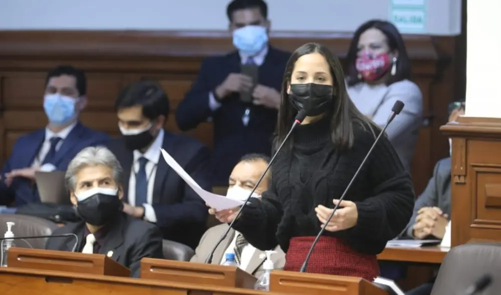“Creemos que hay muchas dudas y se necesita transparentar no a través de un mensaje a la nación, sino a través de una investigación", dijo Sigrid Bazán. Foto: Congreso
