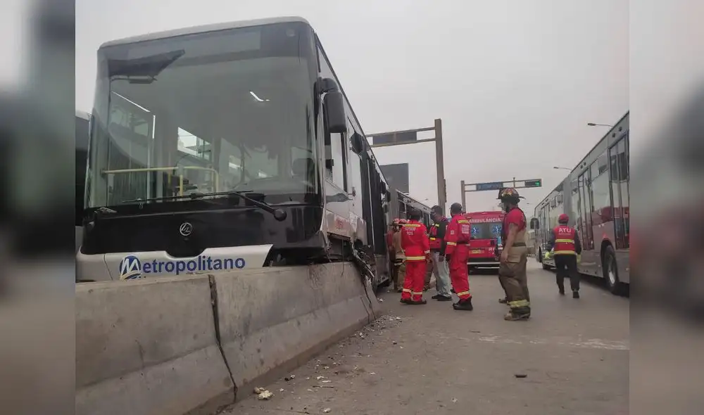 Los policías de tránsito que estuvieron en el lugar se dirigieron a la comisaría de San Martín de Porres para realizar las diligencias. Foto: Pamela Advíncula/ URPI-LR