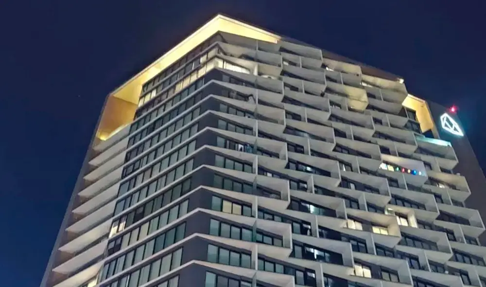 Hombre cae de un edificio de 25 pisos en Tijuana, México. Foto: Sin Embargo Hombre cae de un edificio de 25 pisos en Tijuana, México. Foto: Sin Embargo