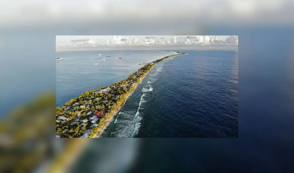"Vivimos en franjas de tierra muy delgadas y en algunas áreas se puede ver de un lado el mar abierto y al otro una laguna", señaló Kofe. Foto: captura de BBC