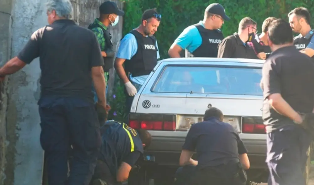 Policías trabajan en la escena del crimen de Lucas Zanolli. Foto: Francisco Flores