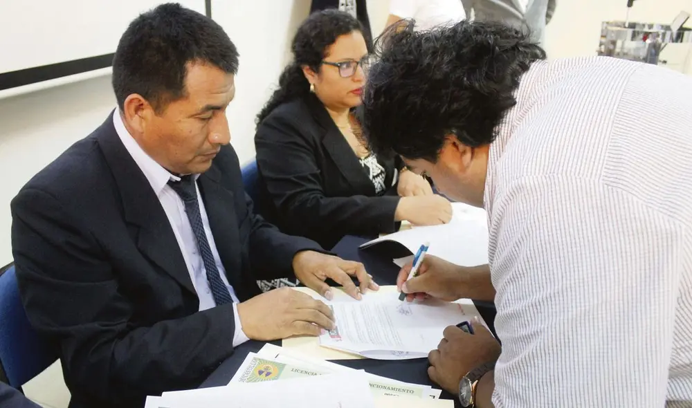 Azabache Vidal enfrentará juicio por presunta corrupción. Foto: La República Azabache Vidal enfrentará juicio por presunta corrupción. Foto: La República