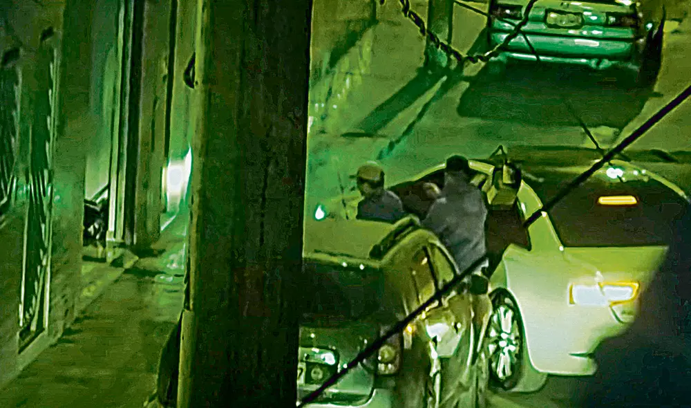 Incertidumbre. El presidente se sacó el sombrero para usar una gorra en una reunión no regular en una casa de Breña. ‘Cuarto poder’ publicó los videos. Foto: captura de América TV Incertidumbre. El presidente se sacó el sombrero para usar una gorra en una reunión no regular en una casa de Breña. ‘Cuarto poder’ publicó los videos. Foto: captura de América TV