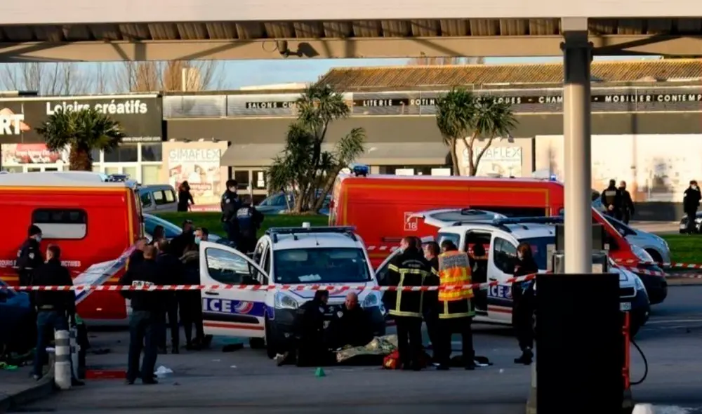 Detectado por una patrulla policial, el hombre fue perseguido hasta una estación de servicio. Foto: Jean-Paul BARBIER Detectado por una patrulla policial, el hombre fue perseguido hasta una estación de servicio. Foto: Jean-Paul BARBIER