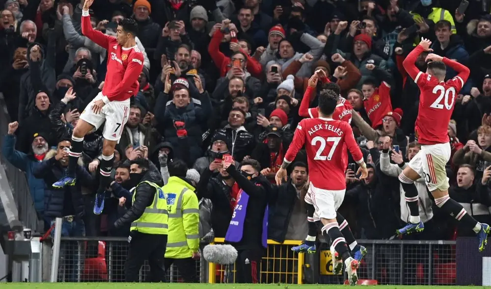 ¿Quién más? Cristiano Ronaldo anotó su doblete vía penal ante Arsenal. Foto: Twitter Forever United ¿Quién más? Cristiano Ronaldo anotó su doblete vía penal ante Arsenal. Foto: Twitter Forever United