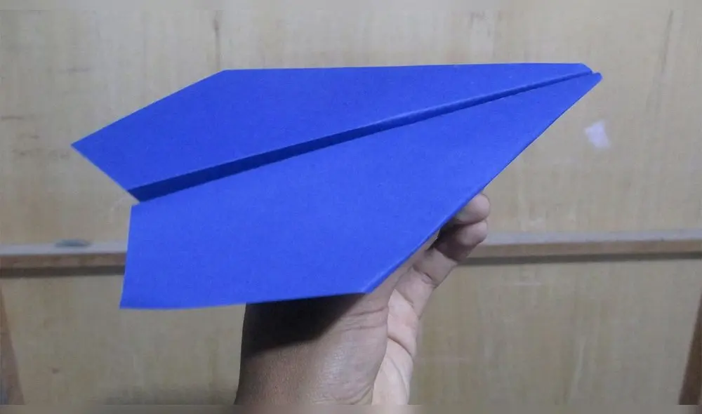 Un pedazo de papel es suficiente para realizar un avión y divertirse. Foto: instructables Un pedazo de papel es suficiente para realizar un avión y divertirse. Foto: instructables