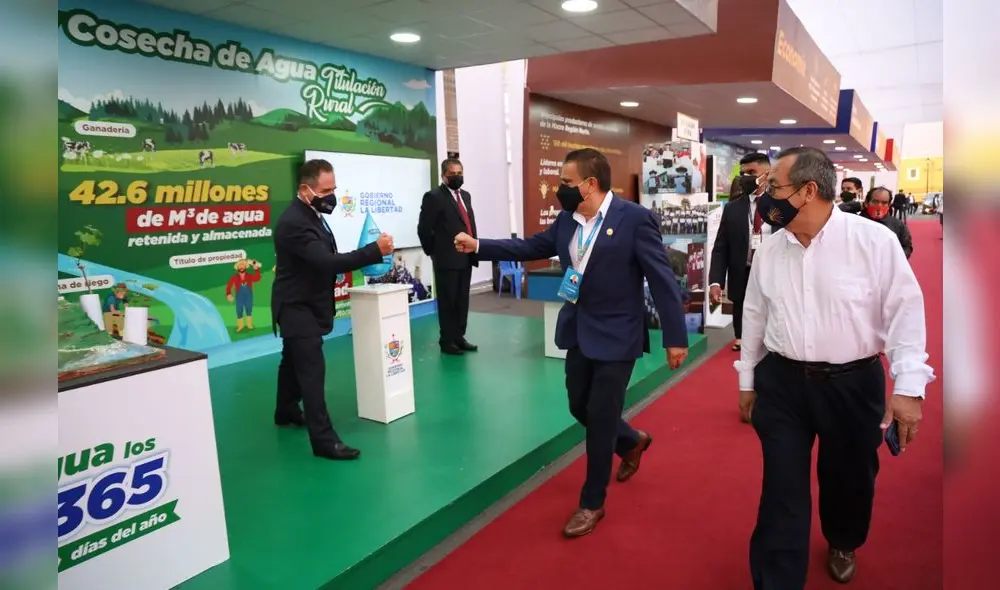 El stand de Siembra y Cosecha de Agua resalta los 10.410 reservorios en el ande. Foto: GRLL El stand de Siembra y Cosecha de Agua resalta los 10.410 reservorios en el ande. Foto: GRLL