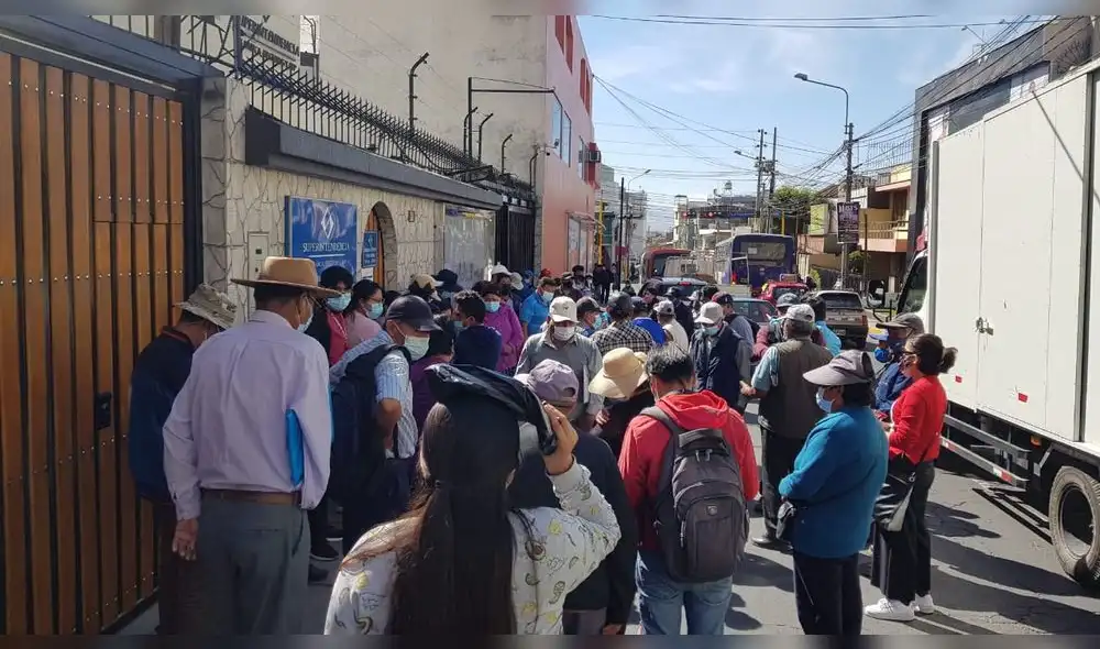 Socios de cooperativa planean nuevamente protestar este viernes. Foto: La República Socios de cooperativa planean nuevamente protestar este viernes. Foto: La República