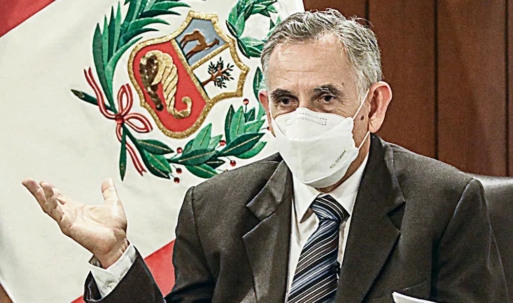 Francke. Para el titular del MEF, la reforma es primer paso para cerrar brecha de recaudación. Foto: John Reyes / La República