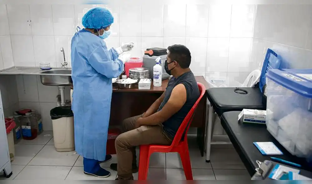 Refuerzo. Tercera dosis se aplica luego de 5 meses. Refuerzo. Tercera dosis se aplica luego de 5 meses.