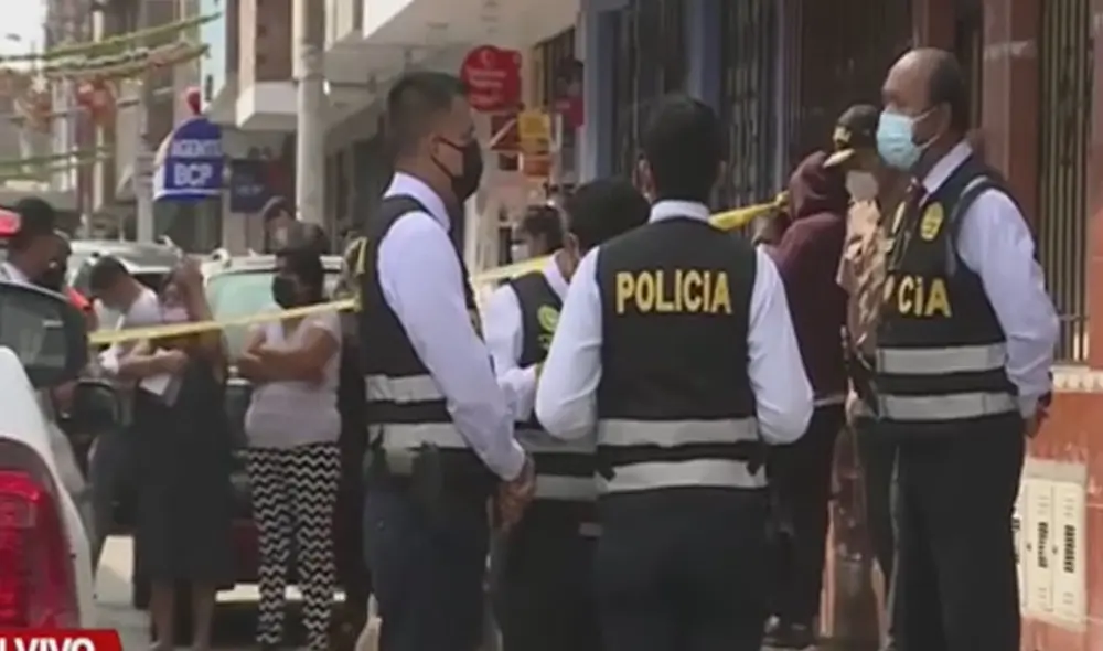Peritos de Criminalística recaban toda la información para conocer los hechos. Foto: captura de Canal N Peritos de Criminalística recaban toda la información para conocer los hechos. Foto: captura de Canal N
