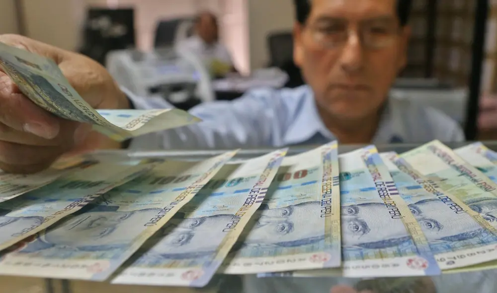 Los empleados deberán haber laborado al menos un mes completo entre julio y diciembre de este año. Foto: Andina