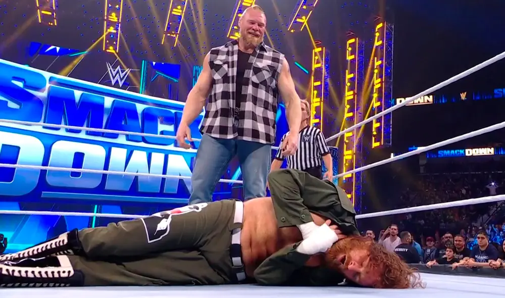 Brock Lesnar atacó a Sami Zayn antes de su lucha con Roman Reigns. Foto: WWE