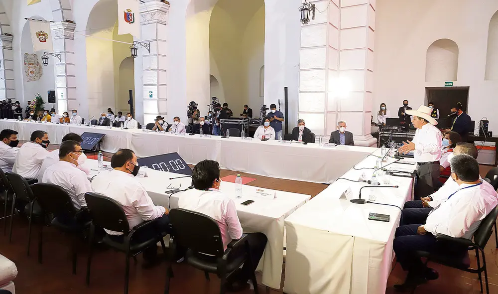 Invocación. Pedro Castillo pidió al Congreso que apoye necesidades de regiones porque algunos ministerios se ven atados legalmente al haber políticas públicas pendientes de ser reformadas. Foto: difusión