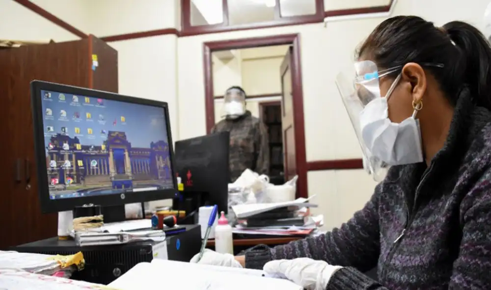 Trabajadores deben tener vacunación contra la COVID-19 para acudir al trabajo presencial. Foto: difusión