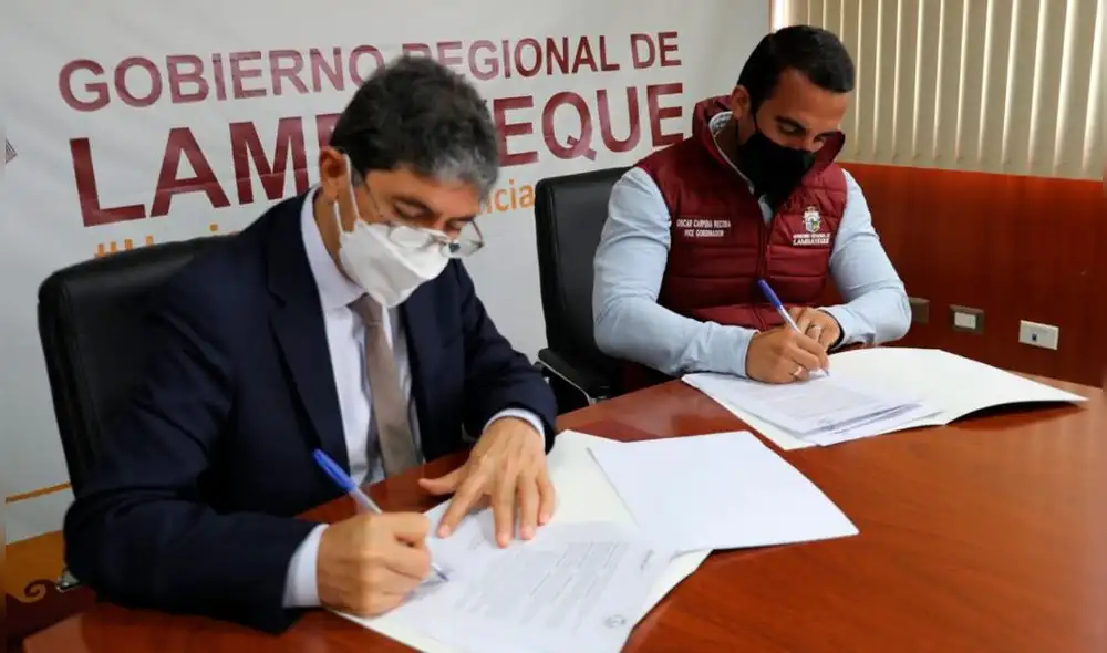 Convenio fue rubricado por el vicegobernador y el superintendente nacional de Sunarp. Foto: Sunarp. Convenio fue rubricado por el vicegobernador y el superintendente nacional de Sunarp. Foto: Sunarp.