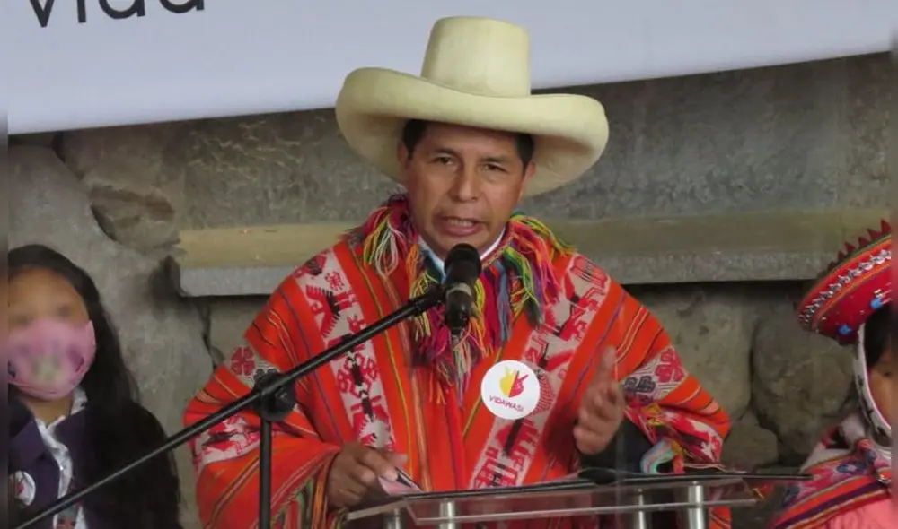 Castillo participó en la inauguración de un hospital de tratamiento del cáncer en Urubamba. Foto: Luis Álvarez/La República