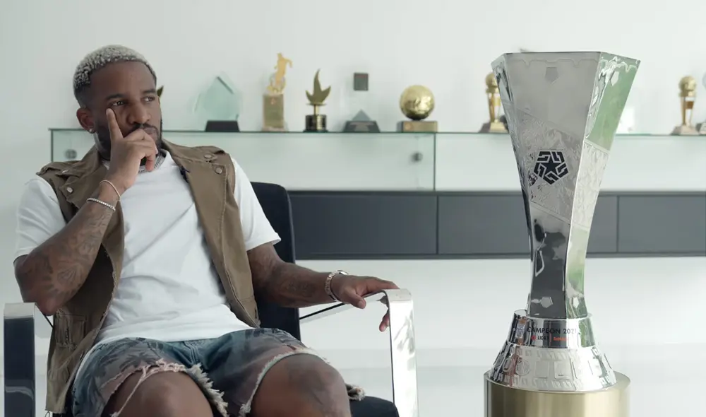 Jefferson Farfán se coronó campeón del fútbol peruano con Alianza Lima este año. Foto: Jefferson Farfán Oficial