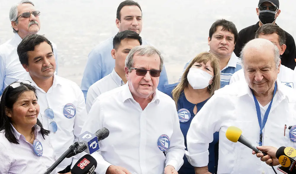 Oferta. Luis Molina afirma tener un plan ambicioso para Lima. Fue presentado por el líder de Avanza País, Hernando de Soto. Foto: Félix Contreras/ La República