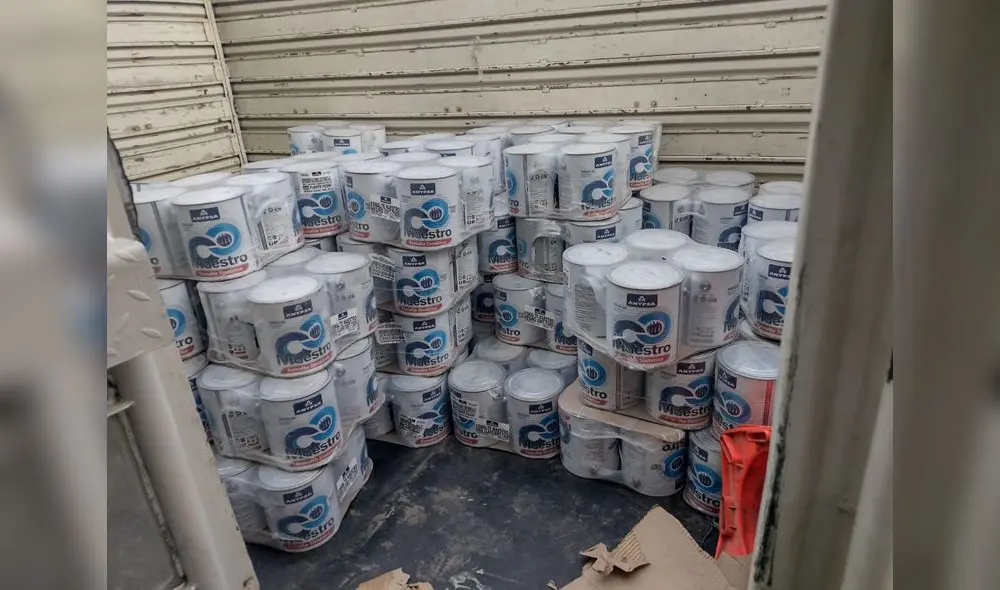En el inmueble, se incautó 284 latas de pintura, una camioneta blanca y un automóvil. Foto: PNP En el inmueble, se incautó 284 latas de pintura, una camioneta blanca y un automóvil. Foto: PNP