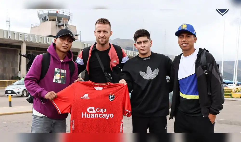 Ayrthon Quintana y Erick Perleche llegaron junto a otros refuerzos. Foto: Cienciano