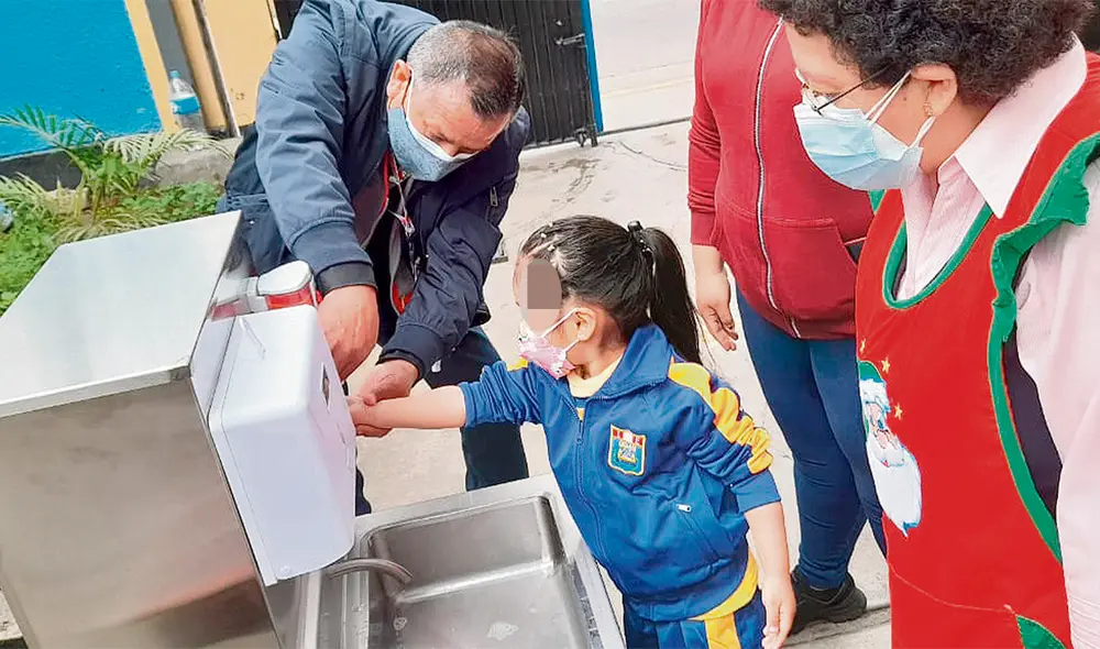 Poco a poco. Colegios iniciaron el regreso parcial y vigilado de los escolares a las aulas. Foto: difusión Poco a poco. Colegios iniciaron el regreso parcial y vigilado de los escolares a las aulas. Foto: difusión