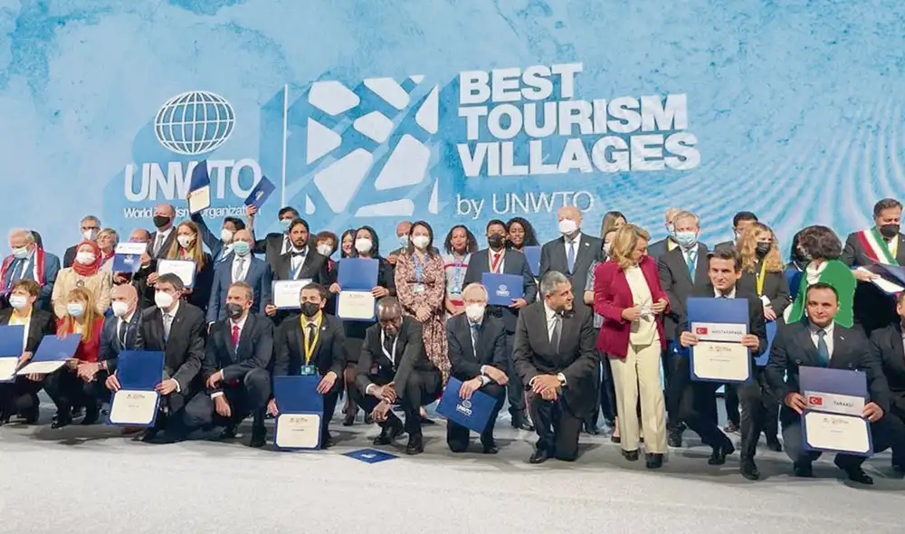 Ceremonia. Alcalde José Ríos y presidenta de Promperú, Amora Carbajal, recibieron premio. Foto: difusión Ceremonia. Alcalde José Ríos y presidenta de Promperú, Amora Carbajal, recibieron premio. Foto: difusión