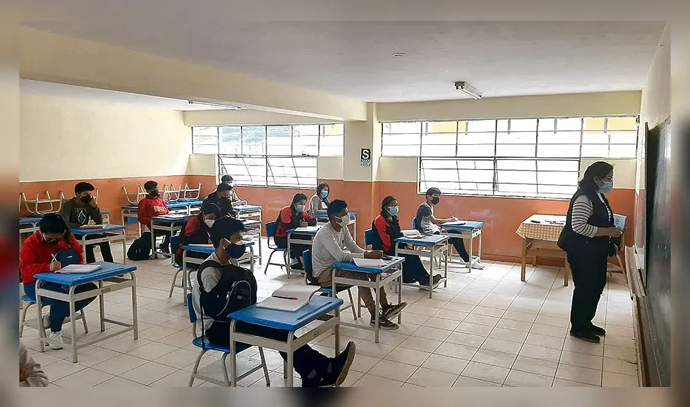 Regreso. En colegio Beethoven estudiantes volvieron. Foto: Zintia Fernández/La República