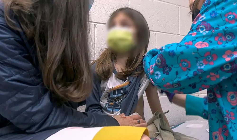 La vacuna que se les suministrará a estos menores es la de Pfizer, según autorizó la Agencia Europea del Medicamento el pasado 25 de noviembre. Foto: El País