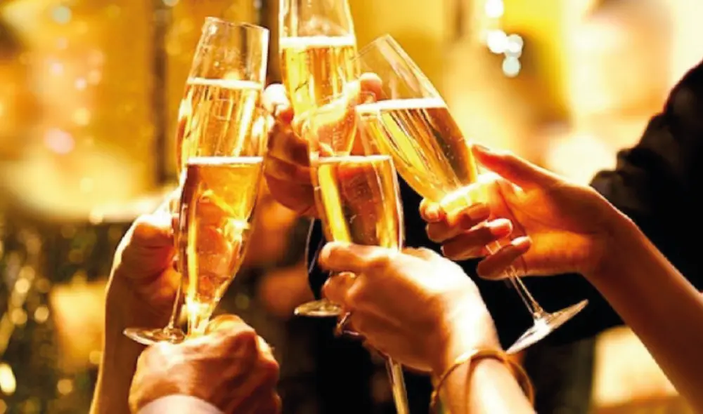 Los mejores tipos de vino espumantes para realizar el brindis navideño son: el champagne, el cava y el prosecco. Foto: Mad Magazine