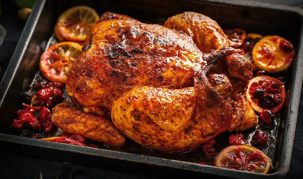 Con insumos y utensilios comunes en casa, podrás conseguir un pavo sabroso con todo el toque de tu aderezo favorito. Foto: composición de Jazmín Ceras/La República